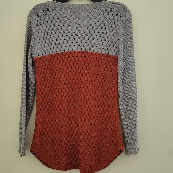 Gray and orange crochet top sz M - Picture 2 of 4